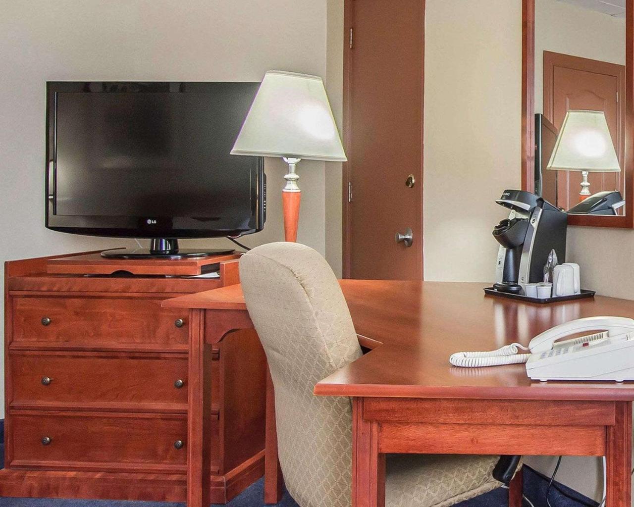 Hotel Danube Bleu Forestville Εξωτερικό φωτογραφία
