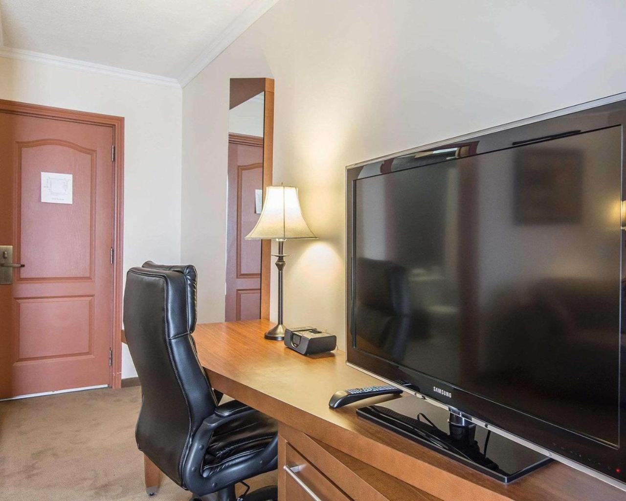 Hotel Danube Bleu Forestville Εξωτερικό φωτογραφία